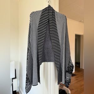 MISOOK houndstooth sweater. One size. Like new.
